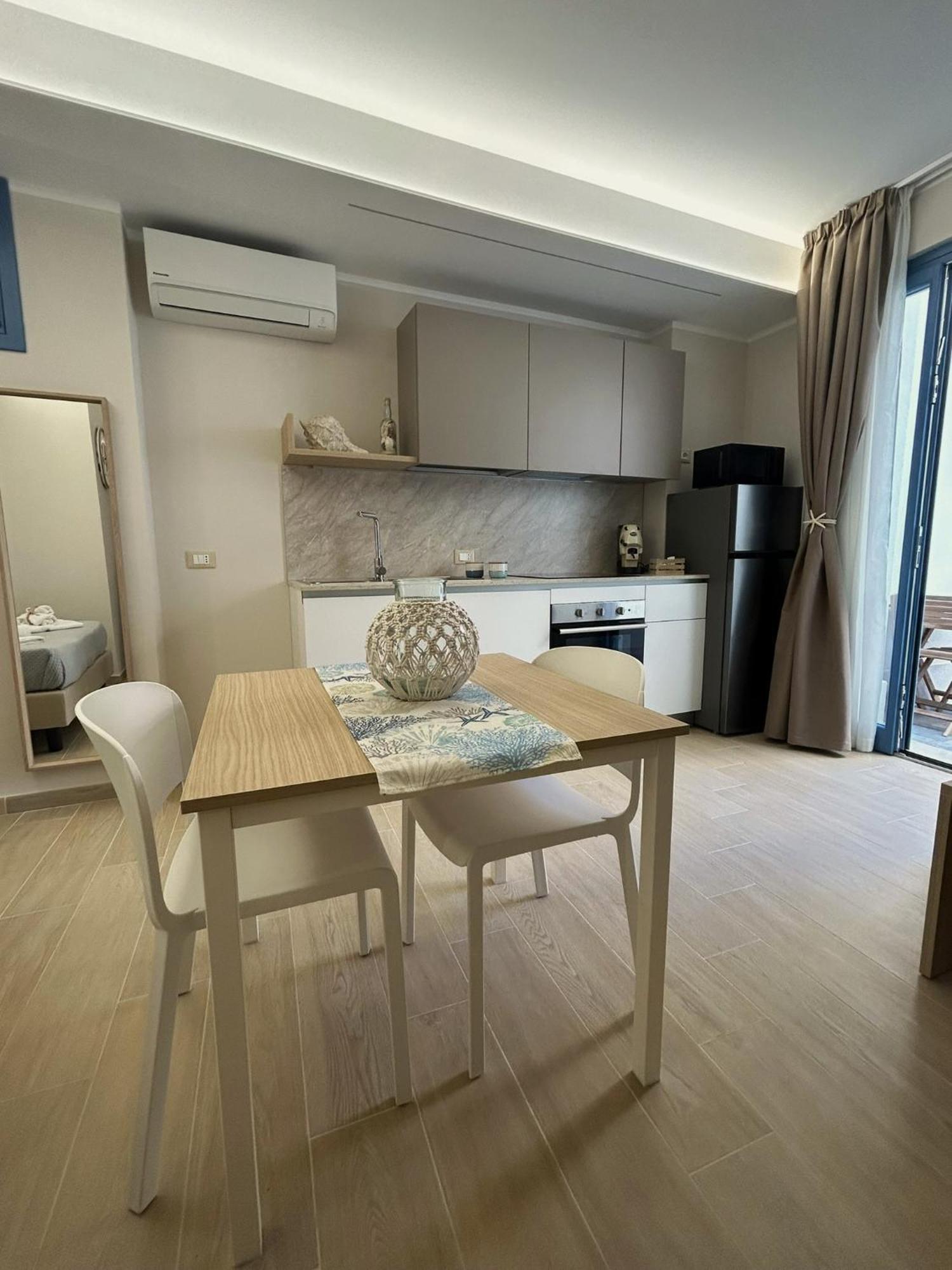 Apartment Memo - Mediterranean Emotions *