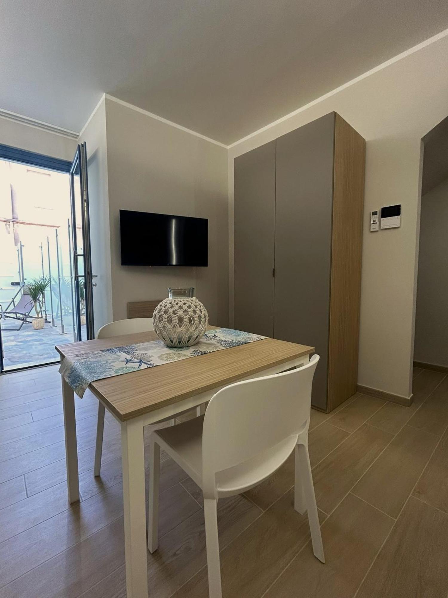 Apartment Memo - Mediterranean Emotions *